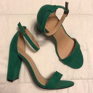 NWOT Green heels